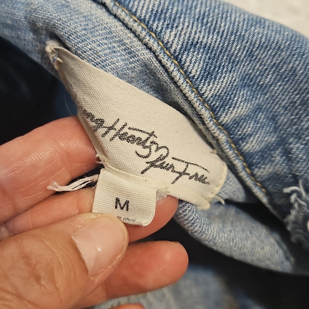 Young‎ Hearts Run Free Women's Distressed Light Wash Denim Jean Jacket - Picture 6 of 8